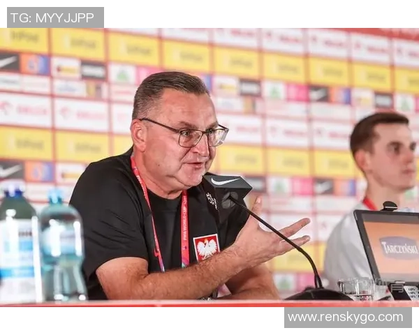 波兰主帅:咱们要比荷兰更挨近赢球,早就清楚他们会传向后点